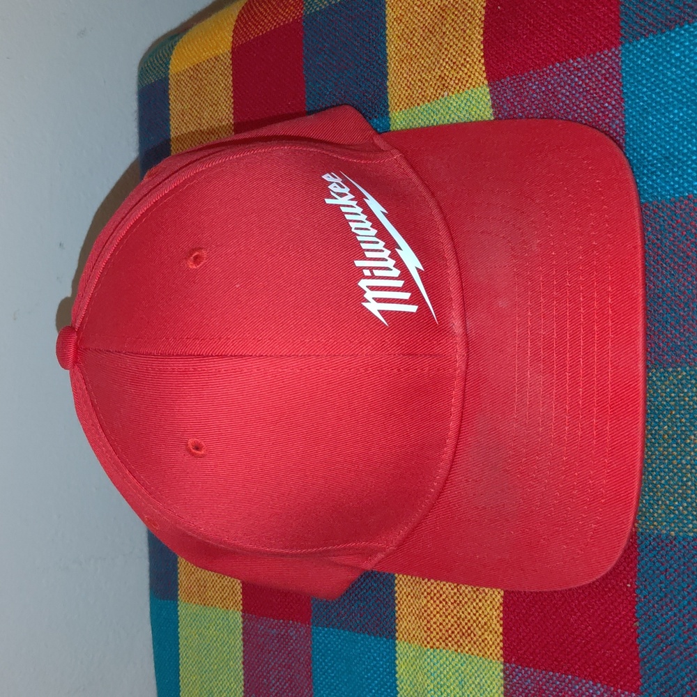 Milwaukee Performance Fitted Hat Cap S-M - Red